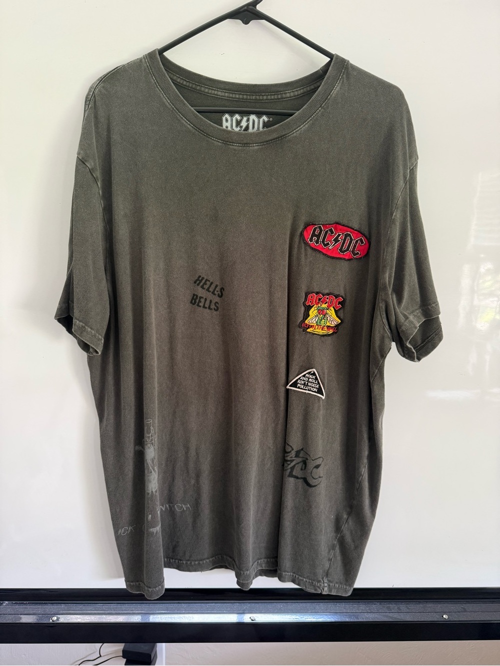 Lucky Brand AC/DC graphic band tee 🎸⚡
